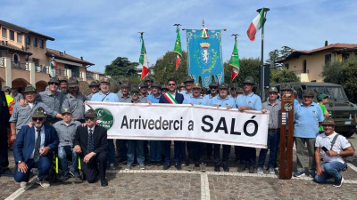 Salò, tutto pronto per la Mille Miglia e la sfilata delle Penne Nere